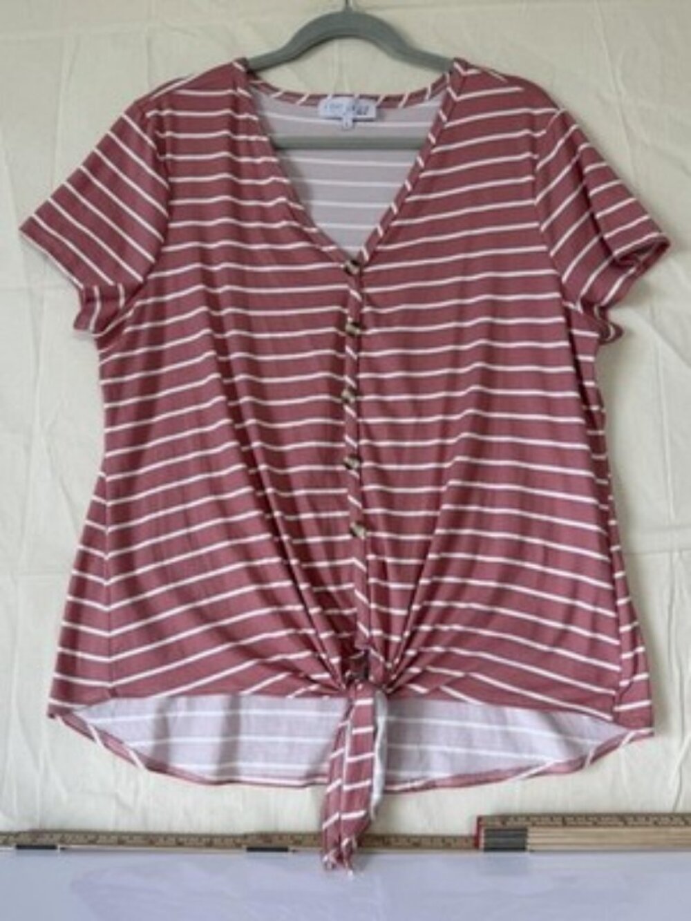 C'Est La Vie Women's Pink Striped V-Neck Top Small Rayon Jersey Short Sleeve